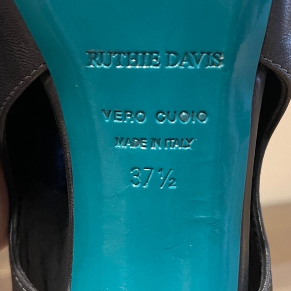 Shoes - Picture 2 of 4